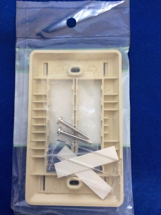 Ortronics OR-40300545-13, 6-Hole, TracJack Plastic Faceplate, Ivory